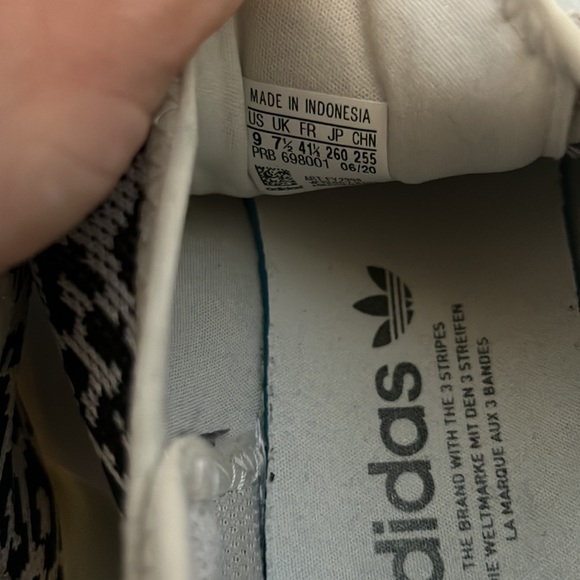 CHEETAH SIZE 9 ADIDAS RUNNING SHOES!! - Picture 4 of 6